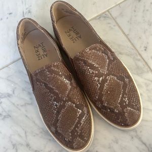 Snake skin brown comfortable Naturizers. Size 7